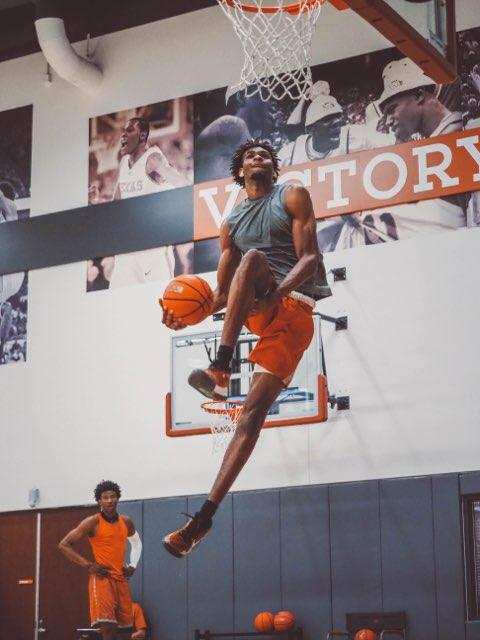 gb3elite's tweet photo. I hope all the coaches in the NCAA know i dunk everything 😎 #RETWEEET @TexasMBB https://t.co/tqLttq7dIy