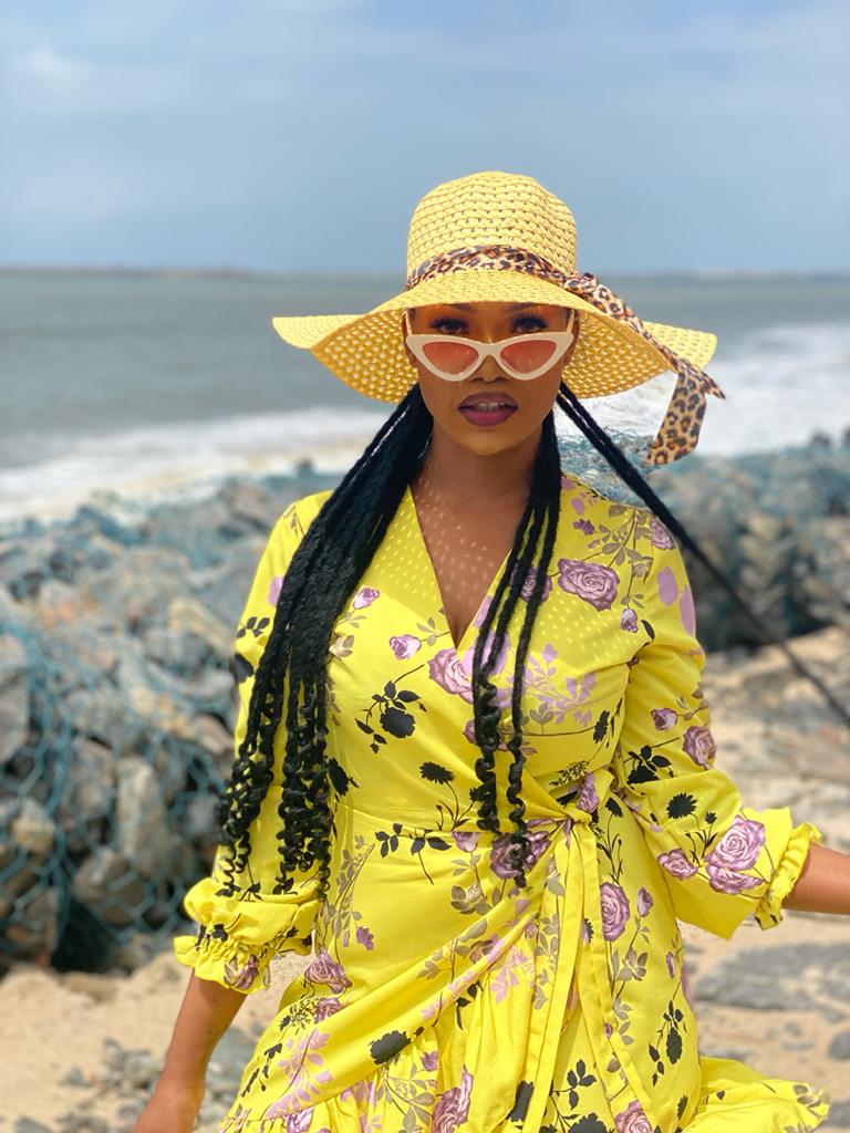 DinahAkide_K's tweet image. A spec n more 😋😋
#TachaBackHurts