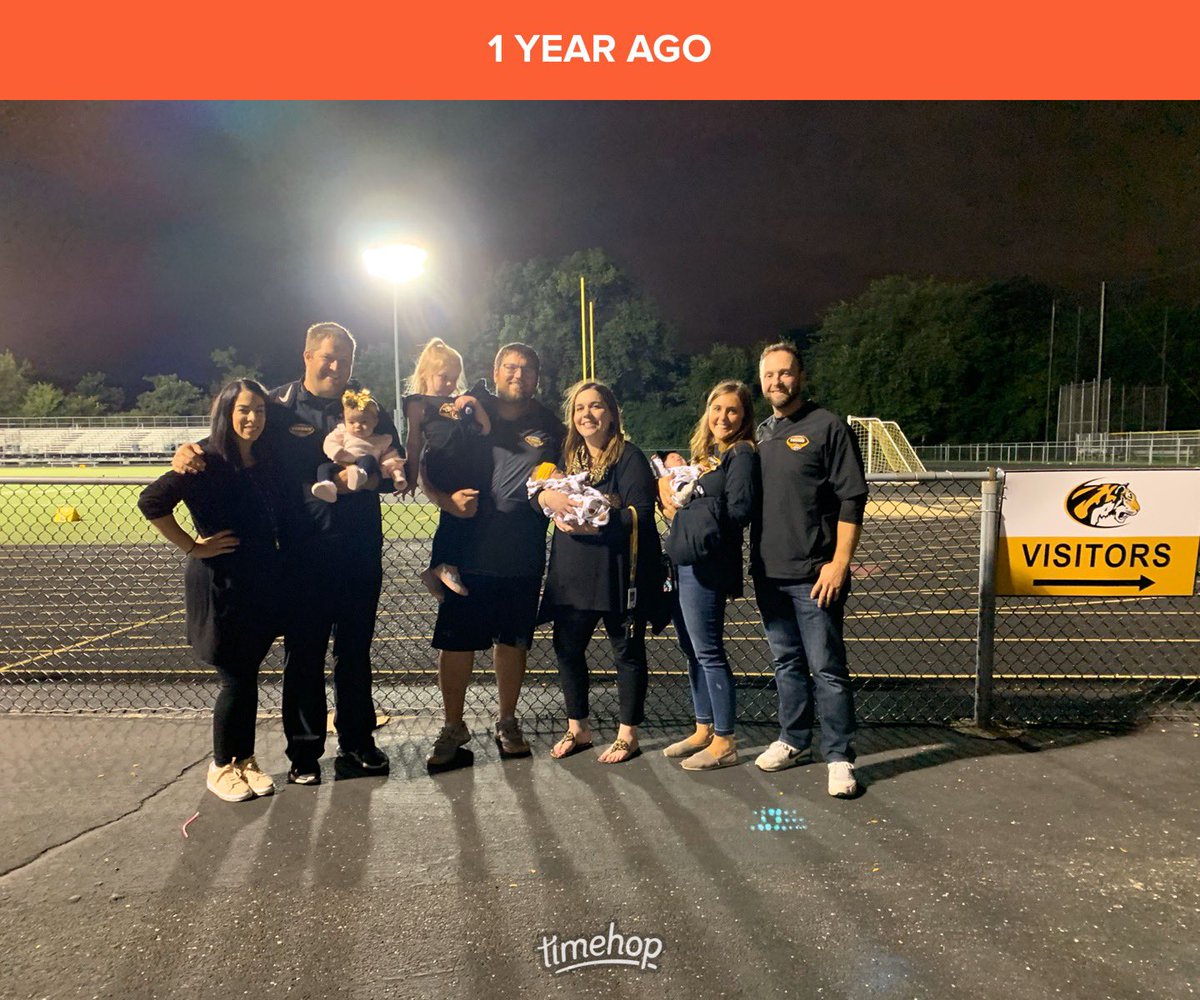 MalMack1103's tweet photo. Missing football extra hard after seeing these picture 😩 I got to see so many of my favorite people on a weekly basis 😢 https://t.co/ulPMRCuGEr