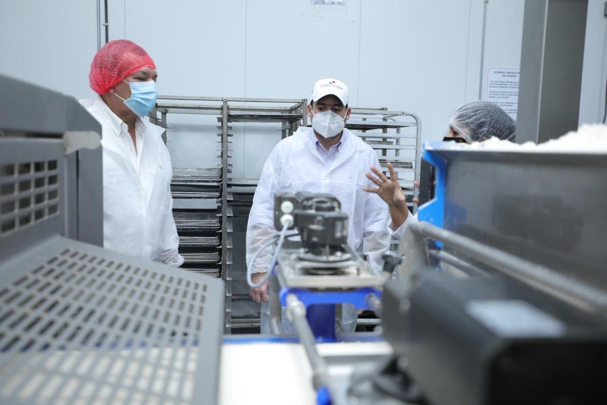 gabycarrizoj's tweet photo. Visité la fábrica de producción de la Panadería Santa Librada en Santiago, Provincia de Veraguas, para conocer el trabajo que realizan todos los días más de 400 trabajadores y una flota de distribución a nivel nacional llevando productos de calidad a los hogares panameños. https://t.co/W6Z7Ar8bjf