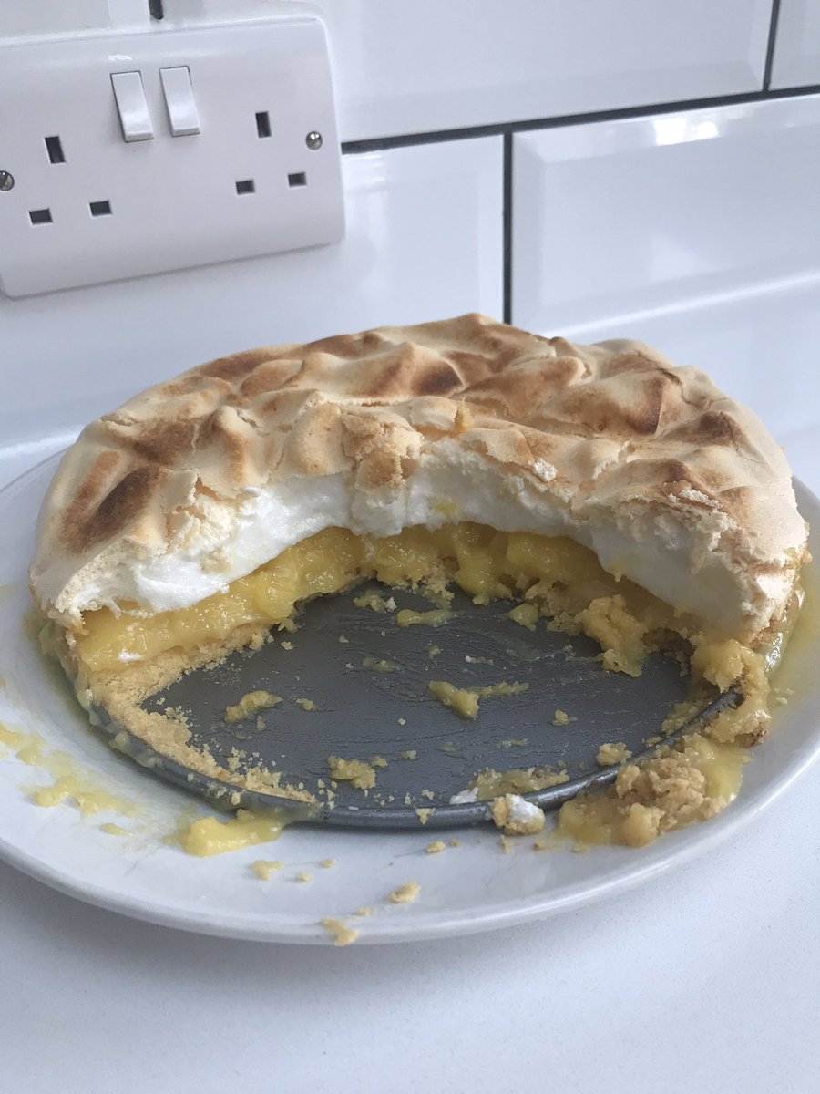 m_chiles's tweet photo. So, today I made lemon meringue 😁🤤 https://t.co/4vco12y7pq