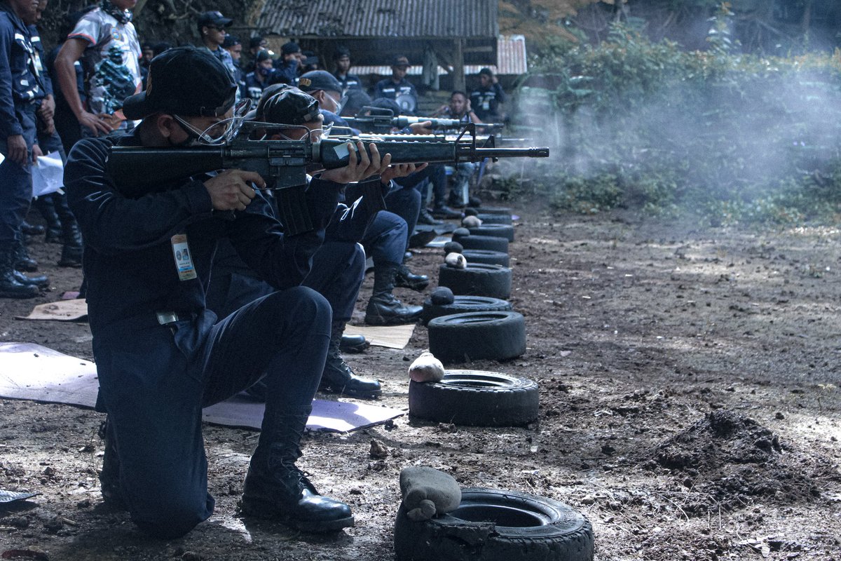 _kingr2's tweet photo. Sniper ready, give me the target https://t.co/0J3kwHzb73