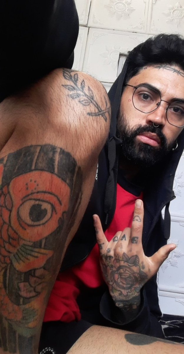 JonatanRivero18's tweet photo. Domingo? #FelizDomingo #rosario #rockstar #rosario #boy #beard #skull #tattoo #quedateencasa #quarantine #cuarentena #fuckyou https://t.co/IhPdmhgKd2