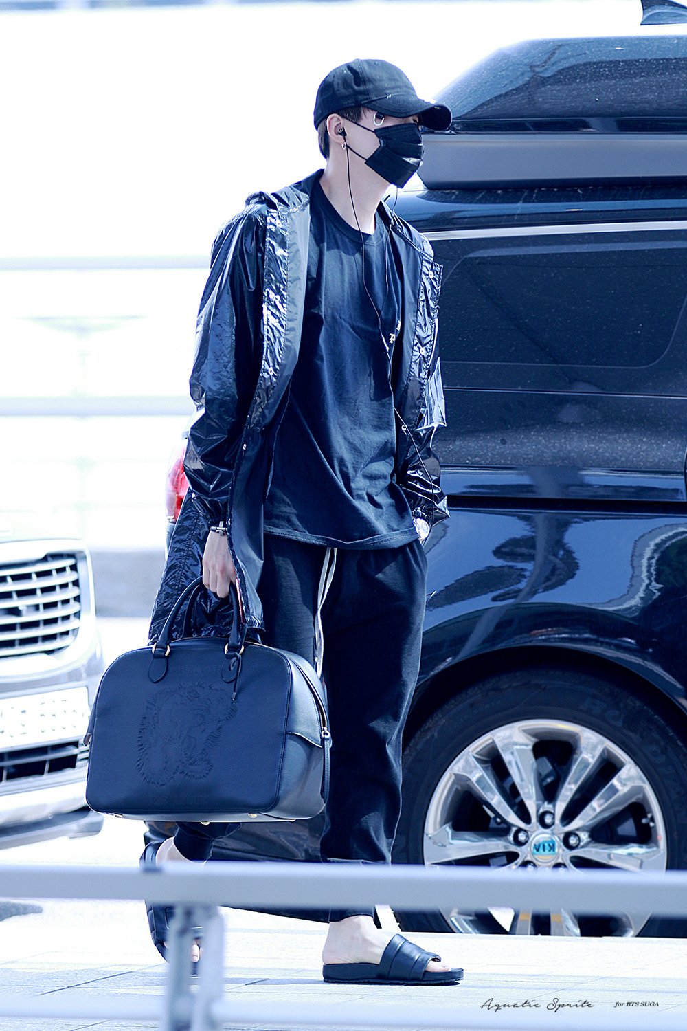suga pics on Twitter: yoongi's all black airport fashion   / X