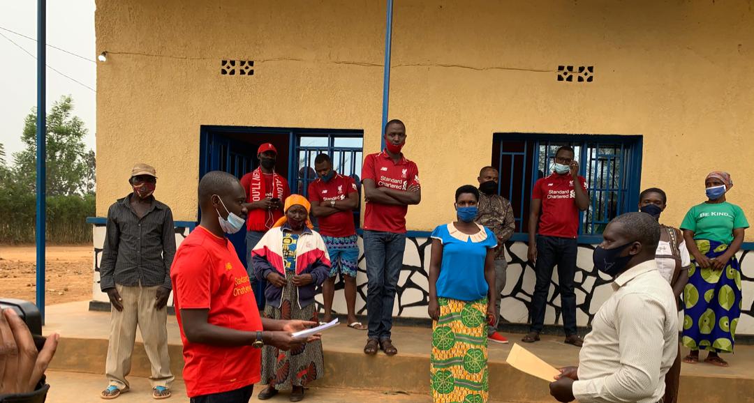 harerimana_tito's tweet photo. Abafana ba #Liverpool bo mu #Rwanda @OLSC_Rwanda bashyikirije abatishoboye inkunga y'ubwisungane mu kwivuza #Mituel @RwandaHealth @bbfmumwezi @imfuraluc01 @Radiotv10rwanda https://t.co/thxbDgRemn