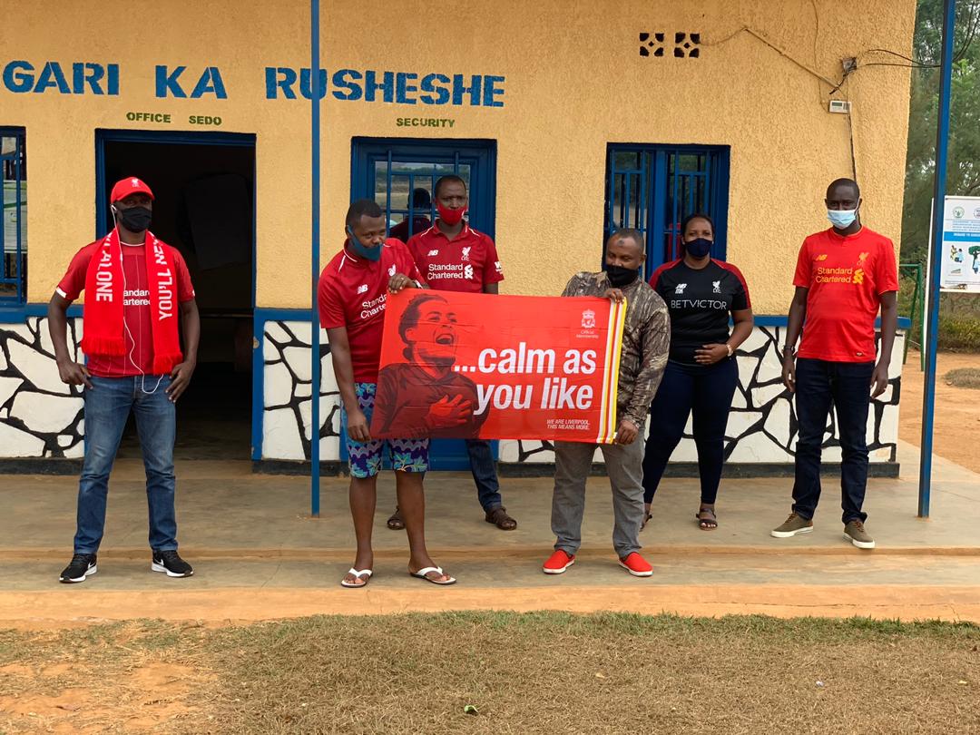 harerimana_tito's tweet photo. Abafana ba #Liverpool bo mu #Rwanda @OLSC_Rwanda bashyikirije abatishoboye inkunga y'ubwisungane mu kwivuza #Mituel @RwandaHealth @bbfmumwezi @imfuraluc01 @Radiotv10rwanda https://t.co/thxbDgRemn