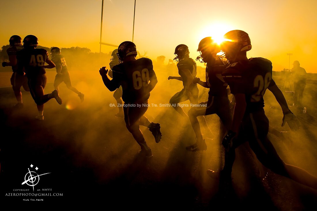 ntreyaz09's tweet photo. @KSHSAA football game between @BobcatFB / @blhsathletics and @tongiefootball . Coverage by @PrepsKC
#highschoolfootball #kshsaa #basehorlinwood #tonganoxie #kpreps #fridaynightlights #kcphotographer #canon #gamedaystandard https://t.co/SBO47SWV8y
