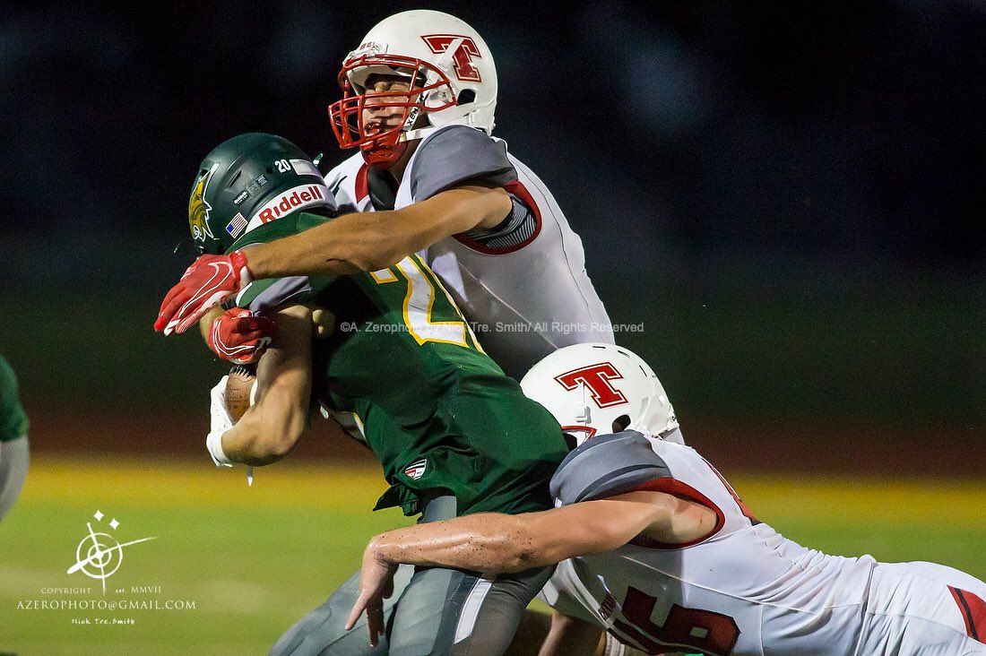 ntreyaz09's tweet photo. @KSHSAA football game between @BobcatFB / @blhsathletics and @tongiefootball . Coverage by @PrepsKC
#highschoolfootball #kshsaa #basehorlinwood #tonganoxie #kpreps #fridaynightlights #kcphotographer #canon #gamedaystandard https://t.co/SBO47SWV8y