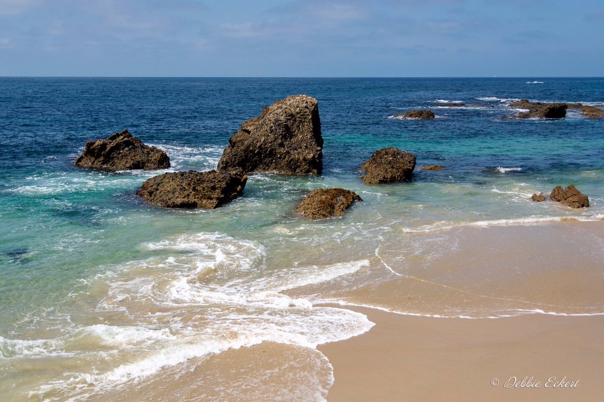DebbieEckertph2's tweet photo. Seascape of ocean, beach and offshore rocks in the shallows at Woods Cove, in Laguna Beach, California. It was a hazy day, but if we faced north, we got amazing blue and turquoise water. #laguna #lagunabeach #shallows #beach #woodscove #rocks #cove #bay #pacificocean #sea #ocean https://t.co/rkAYha90Gp