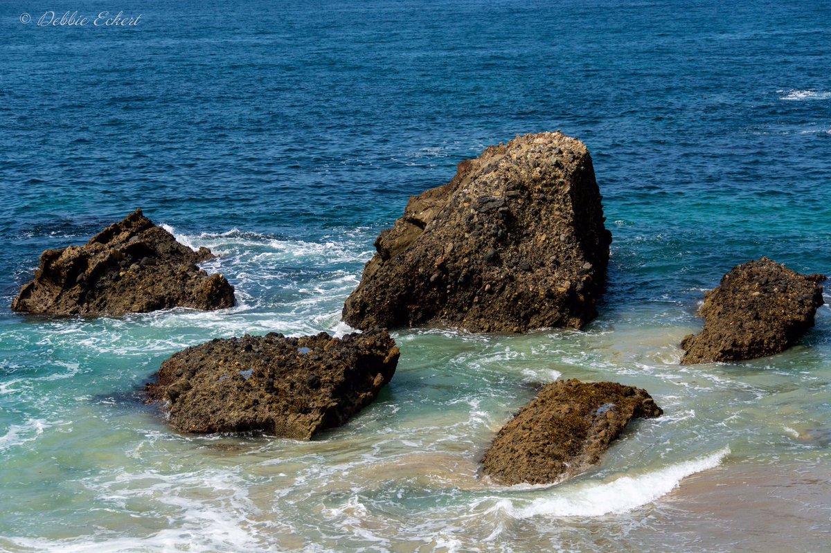DebbieEckertph2's tweet photo. Seascape of ocean, beach and offshore rocks in the shallows at Woods Cove, in Laguna Beach, California. It was a hazy day, but if we faced north, we got amazing blue and turquoise water. #laguna #lagunabeach #shallows #beach #woodscove #rocks #cove #bay #pacificocean #sea #ocean https://t.co/rkAYha90Gp