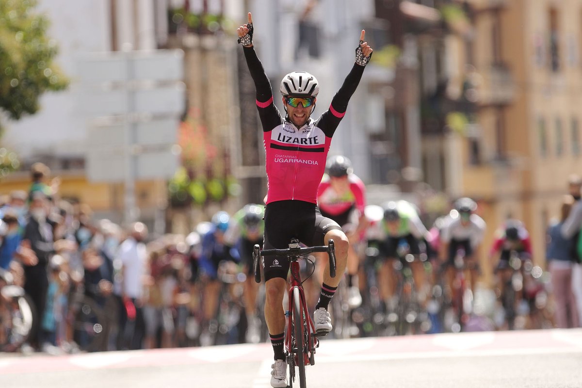 EqFinisher's tweet photo. #TorneoEuskaldun: @jordilopezc aprovecha el destino.
🚴‍♂️ Segunda victoria como amateur para Jordi, rematando a la perfección en #Alsasua
🎙 "Después de estar ahí tantas veces, un triunfo viene bien para la moral. Ganar cuesta mucho"
📲 https://t.co/VC8C9X65DK
📷 @oskarmatxin https://t.co/QteIVtWzIr
