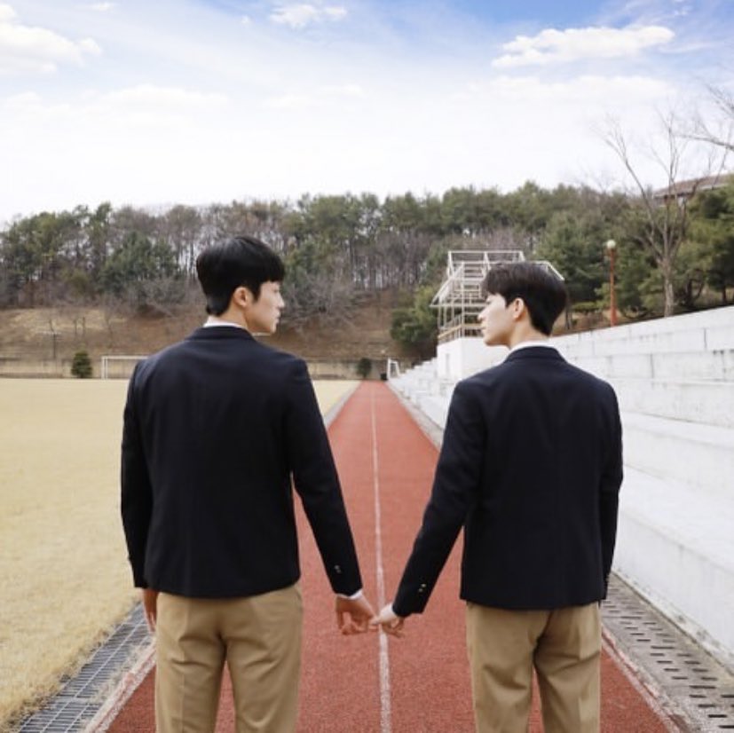 WHERE YOUR EYES LINGER is one of South Korea& #39;s pioneer BL offerings that breached mainstream popularity.It& #39;s the BL with the shortest average running time per episode and yet it is, without a question, one of the STRONGEST, EXCELLENTLY EXECUTED BL productions for the year 2020.