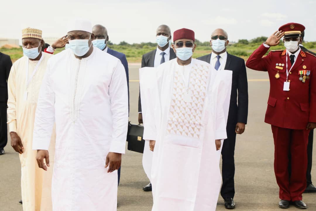 Presidency_GMB's tweet photo. Ahead of the 57th Ordinary Session of the @ecowas_cedeao tomorrow, President Barrow this afternoon arrived in Niamey, Niger. 

Among other things, the summit will discuss issues like security, economics, and the impact of COVID-19 on the sub-region. https://t.co/CTCOmeS5Xx