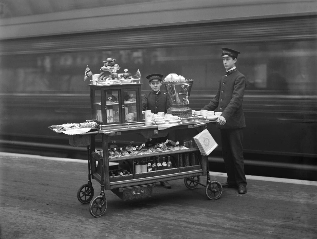 FlipLondonTours's tweet photo. Young boys manning a Refreshment trolley at Paddington Station, 1910. https://t.co/bFuvfDjW0m
