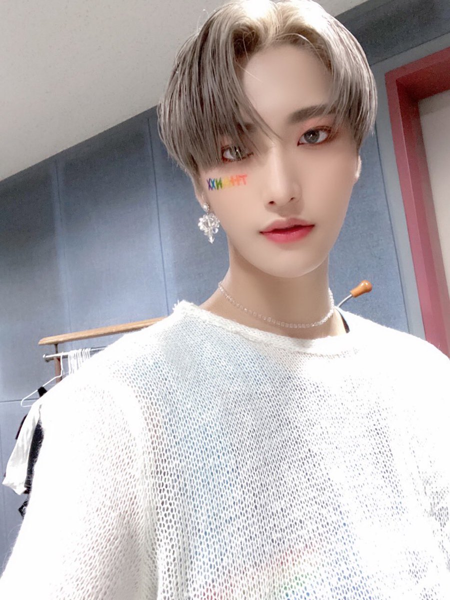 ATEEZofficial's tweet photo. [#성화] 에이티니❤🧡💛💚💙💜
#ATEEZ #에이티즈 https://t.co/7RFjnfdabF