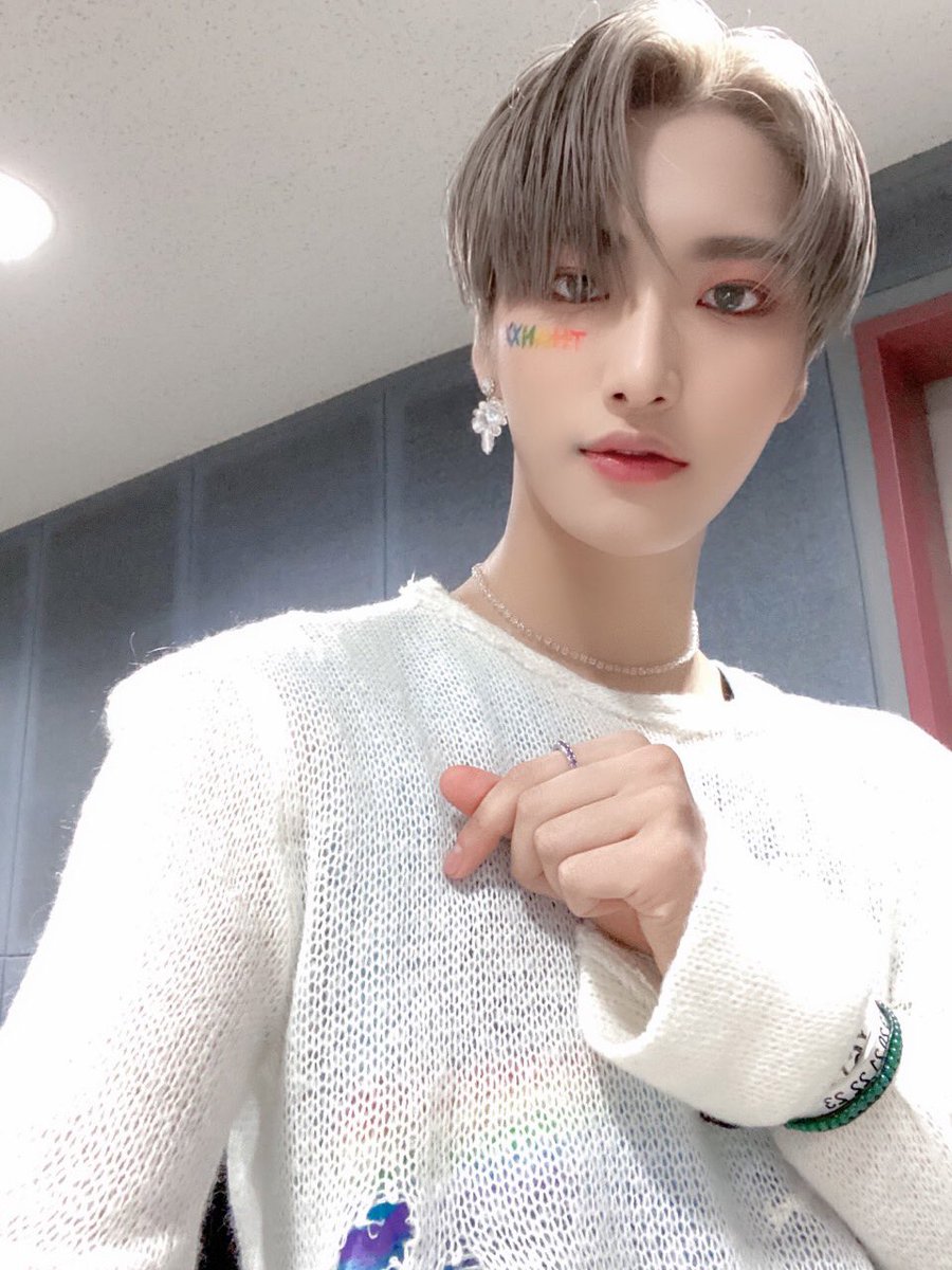 ATEEZofficial's tweet photo. [#성화] 에이티니❤🧡💛💚💙💜
#ATEEZ #에이티즈 https://t.co/7RFjnfdabF