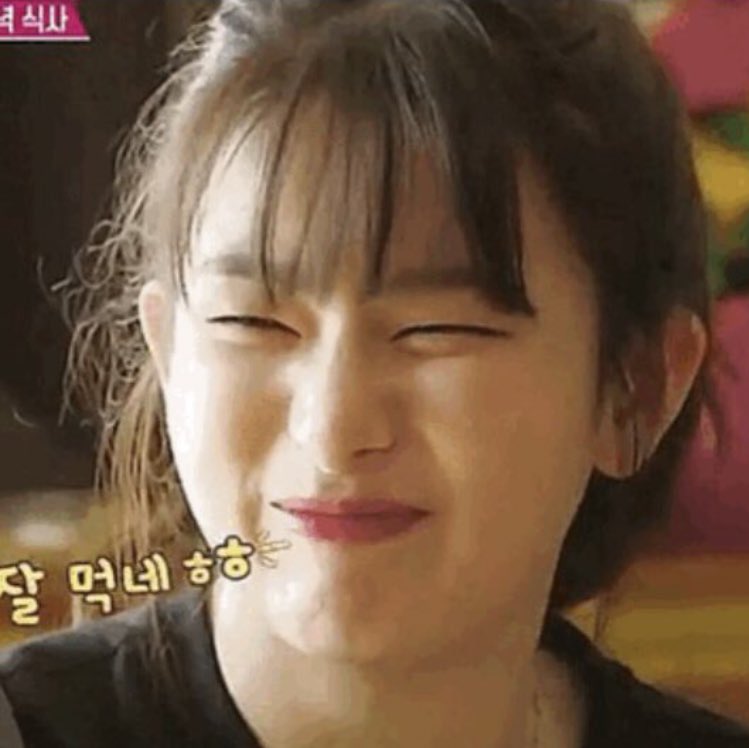 seulgiships's tweet photo. why tf does seulgi looks jinyoung here 😭😭😭 https://t.co/uCWavus7px