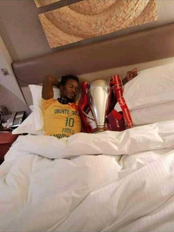 Amente29's tweet photo. What happened to them is nothing close to the heartbreak of the 1998 League Cup final, #TheRothmansCup. Angizwa lutho nje.
#AbsaPremChamps #Masandawana https://t.co/zG9evPqAWk