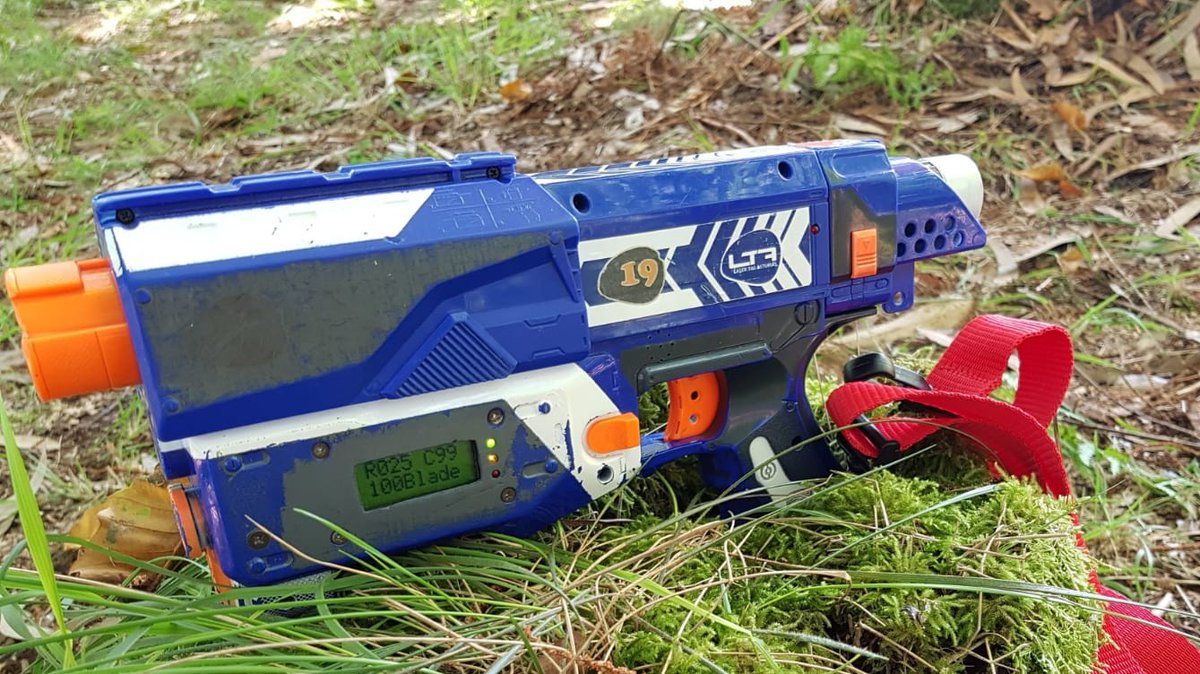 LaserTagAstur's tweet photo. ¿Sabes cómo ser más preciso y apuntar bien al objetivo cuando juegas al #LaserTag?

Tienes que alinear tu visión con el ángulo de la pistola láser apuntando a tu objetivo y disparar repetidamente 💥💥💥

¡Ven a vivir la experiencia al aire libre! 
¡Llámanos e infórmate! 688949222 https://t.co/e0svQAVt7s