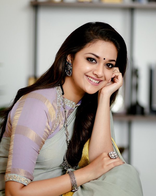 Keerthyvijay18's tweet photo. Sirikathe Sirikathe
Siripal Mayakathae โค๏ธโจ๐
@KeerthyOfficial
#KeerthySuresh #keerthymylove #keerthyworld #keerthymybae #keerthycrazyfan #keerthyqueen #keerthykitty https://t.co/2CbctFqheC
