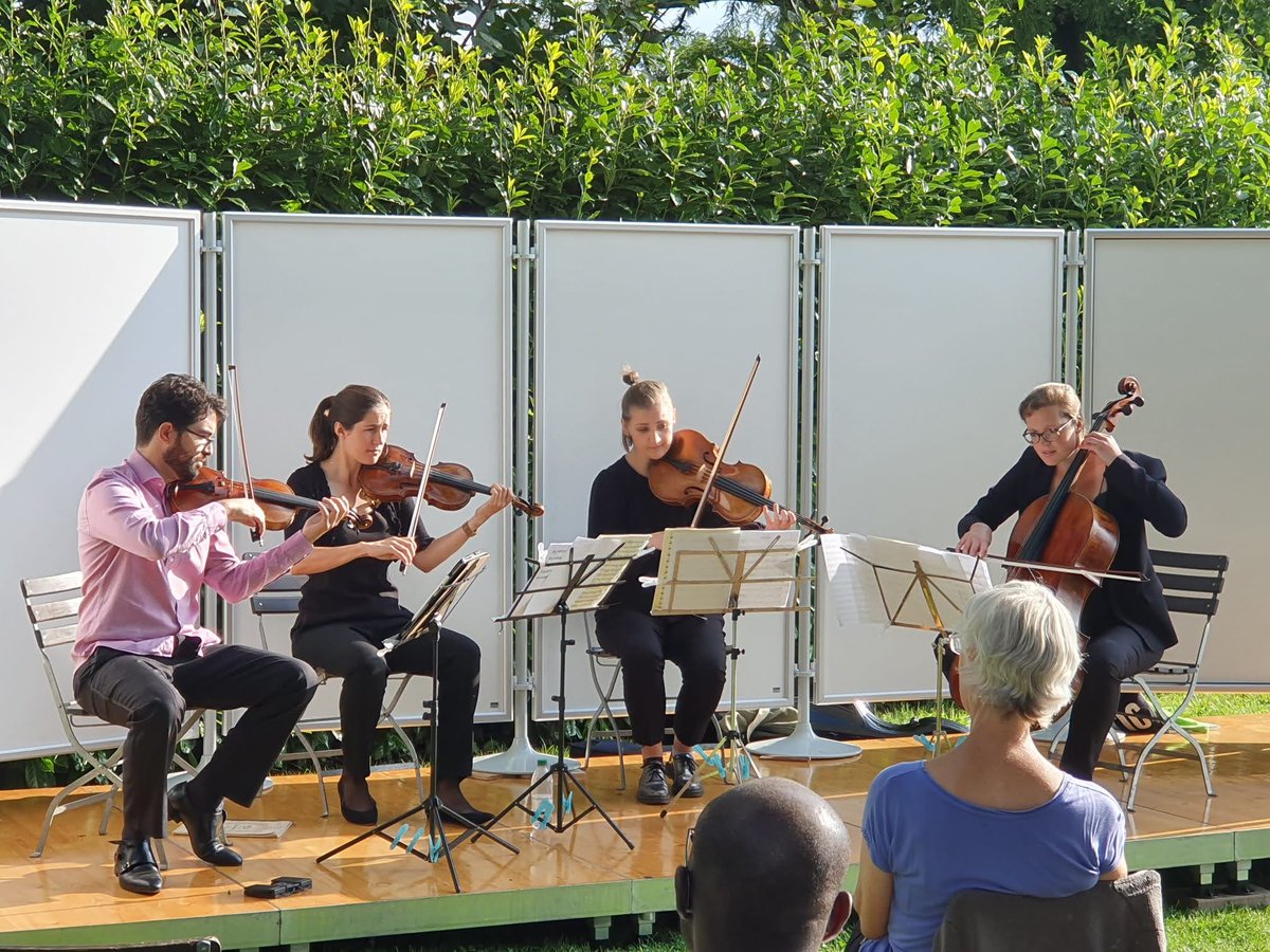 aureaquartet's tweet photo. Dreamy concert by Lake Geneva this morning. Stunning views &amp; we made music with the birds! 🎶
We've had such a wonderful week, rehearsing and performing together again - quarantine when we get back to the UK will be worth it! 💙🎻🏔️🇨🇭
#vivelamusique #hope #chambermusic #covid https://t.co/CWEKoDoZYV