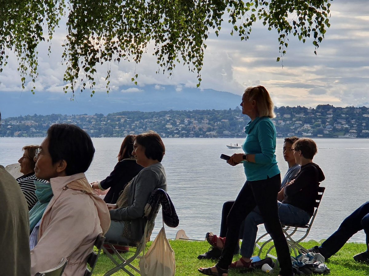 aureaquartet's tweet photo. Dreamy concert by Lake Geneva this morning. Stunning views &amp; we made music with the birds! 🎶
We've had such a wonderful week, rehearsing and performing together again - quarantine when we get back to the UK will be worth it! 💙🎻🏔️🇨🇭
#vivelamusique #hope #chambermusic #covid https://t.co/CWEKoDoZYV