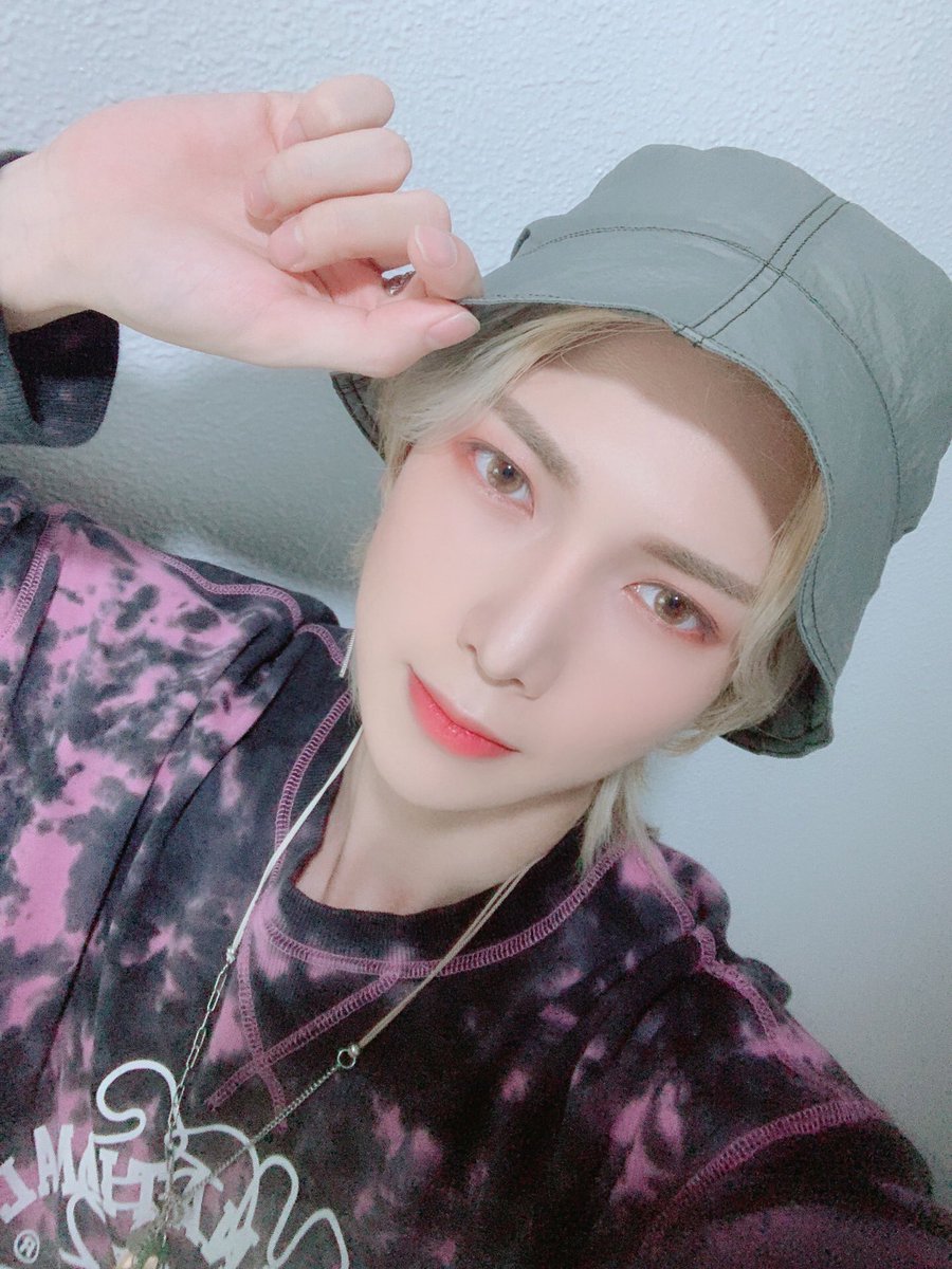 ATEEZofficial's tweet photo. [#여상] 오늘도 고생 많았어여, 에이티니 잘 자요🌙
#ATEEZ #에이티즈 https://t.co/aznuZ2aiRG