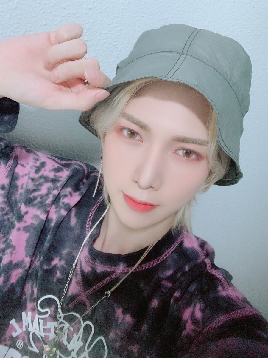 ATEEZofficial's tweet photo. [#여상] 오늘도 고생 많았어여, 에이티니 잘 자요🌙
#ATEEZ #에이티즈 https://t.co/aznuZ2aiRG
