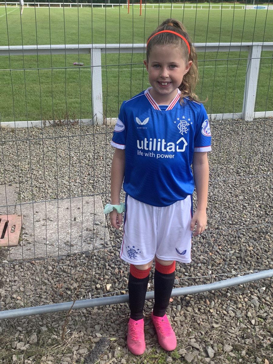 dyet_sharon's tweet photo. Abby away to training with her new Rangers kit 💙❤️🤍 @NicDoc11 @campbellk2810 https://t.co/Rlwv6ecQe1