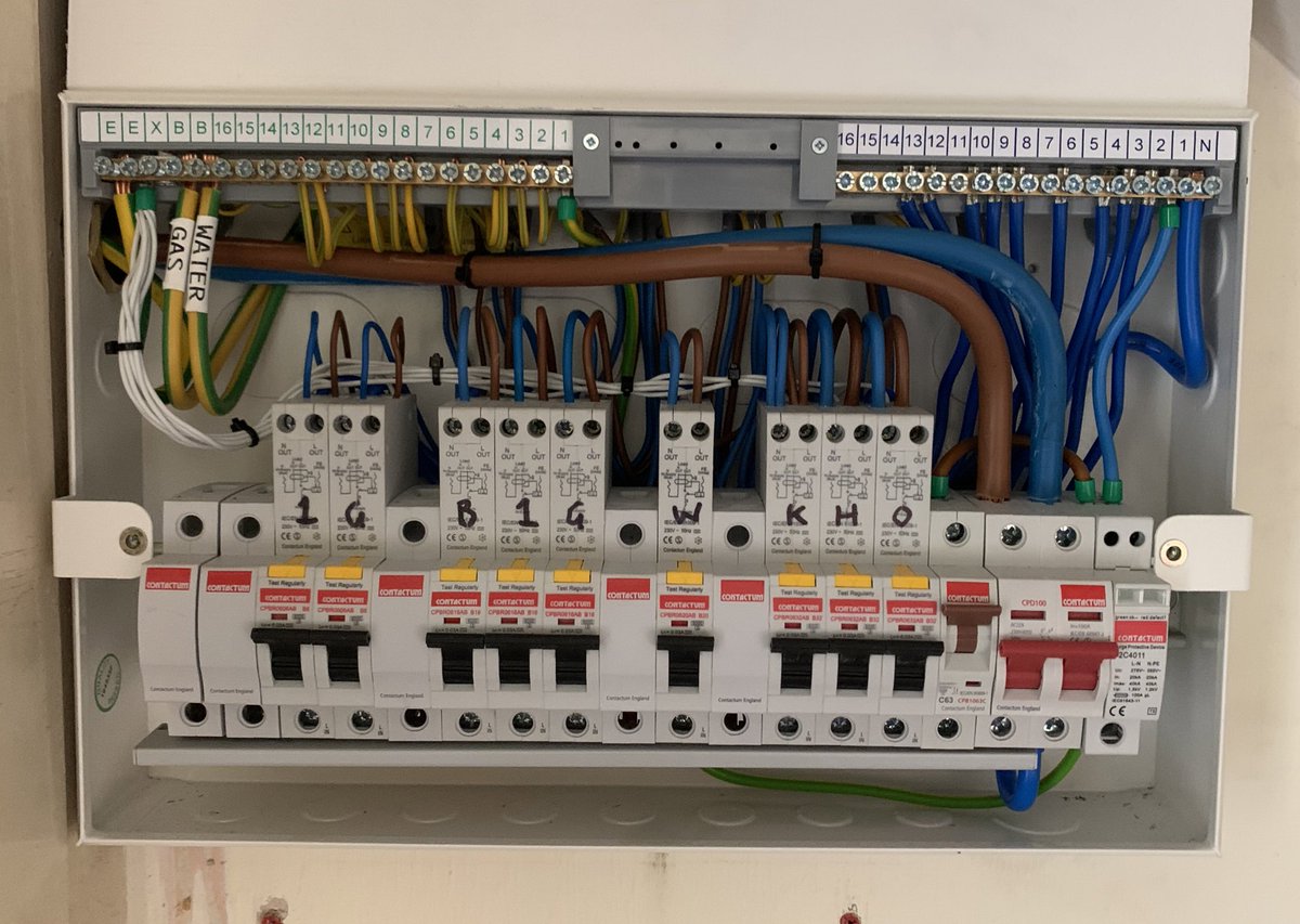 Dobelec_UK's tweet photo. @ralphelectrical @dtselectrical @AshmanServices @Contactumltd They’re very annoying! Found bunching them together and putting a ferrule on them can be a bit more time efficient - will no doubt get some stick for doing it this way though! 😂 https://t.co/B9cfnIxSwk