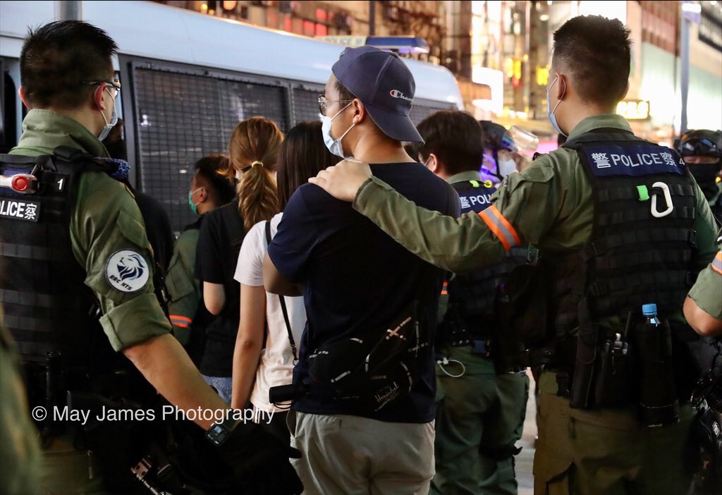 SiuSinGallery's tweet photo. About 50 been taken away by 4 police vans at night. https://t.co/mAAd9SKeuc