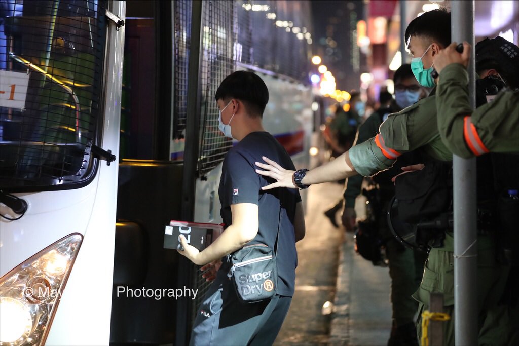 SiuSinGallery's tweet photo. About 50 been taken away by 4 police vans at night. https://t.co/mAAd9SKeuc
