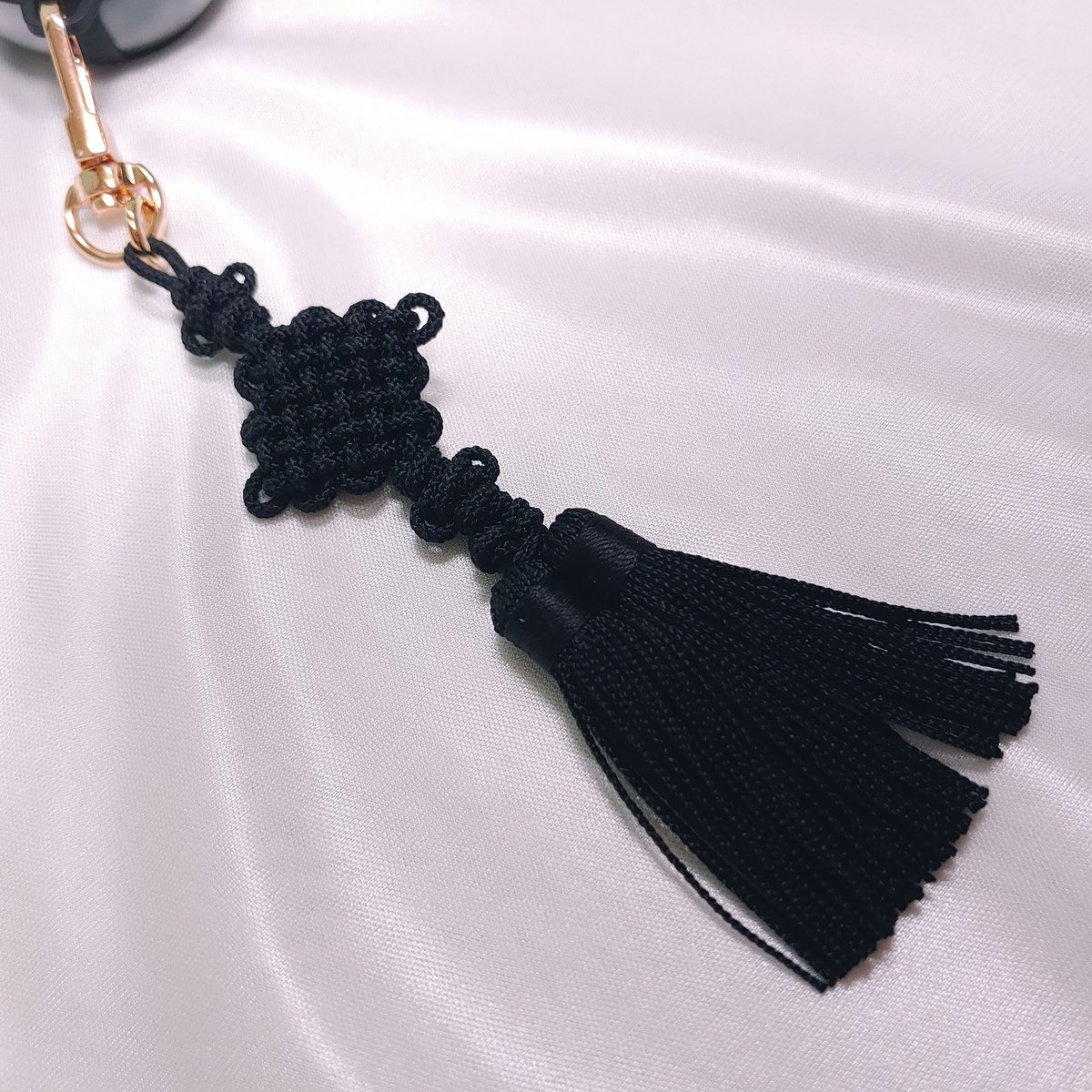 셀프 생일선물로 구매한 버즈플러스랑 검정 노리개
너무너무 맘에 들고 자랑하고 싶어서 찍어왔어요
엄청 귀엽죠!!