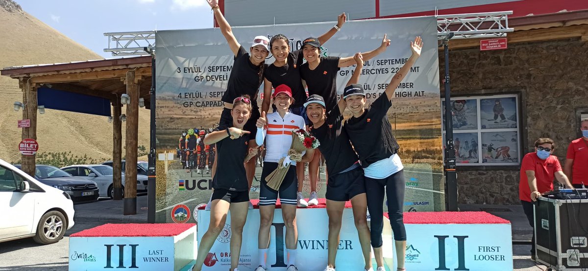paisadeportes's tweet photo. HACIENDO HISTORIA!!! Ciclista antioqueña Carolina Upegui logró podio, 🔝3️⃣ en el #GPWorldBestHigh y completó con ello 99 puntos UCI con su equipo el @colnagocmwomen en periplo por Turquía ! 🚴♀️🇨🇴👏🏻♣️ https://t.co/pFbF5H2lF8