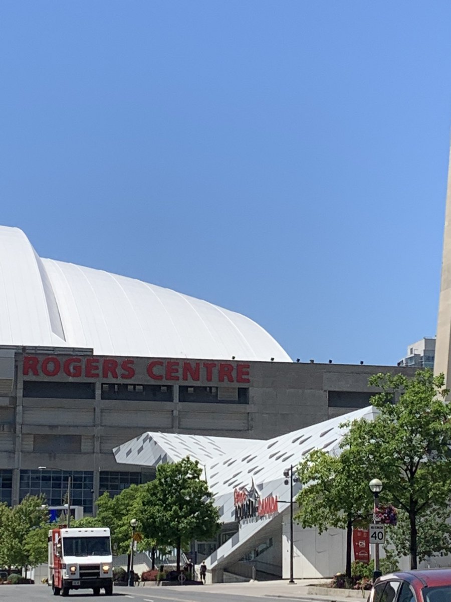 SPPlusToronto's tweet image. Ohhh hello neighbors 👋 @BeaverTails 😋 right across the street next to #RipleysAquarium - We parked at #18York to visit ripleys 🐠 and had dessert first!! Summer Online Exclusive parking for 18 York available till September 1 use our QR code below!