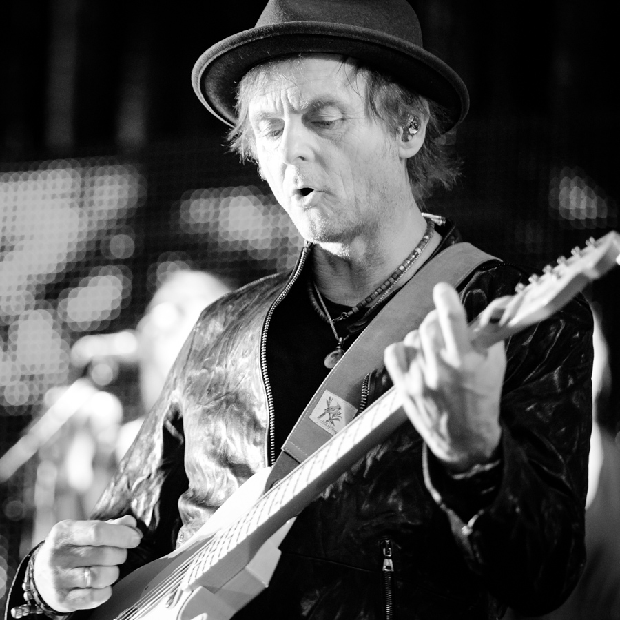 HAPPY BIRTHDAY to <a href="/aha_com/">a-ha</a>'s Paul Waaktar-Savoy (known as Pål Waaktar in the early days). As well as co-writing the iconic Take On Me with the rest of the band, Paul single-handedly wrote the other three singles from Hunting High And Low, as we discussed: linktr.ee/trackbytrackuk