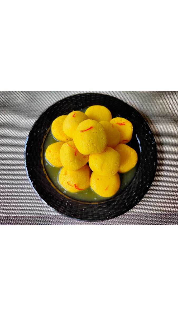 SmartCooking5's tweet photo. Kesar Rosogolla
To get the recipe click on the YouTube link mentioned in the bio.
#lockdownrecipe #Recipe #recipes #RecipeOfTheDay #recipeblog #recipeideas #rosogolla #dessert #sweet #bengalisweets #sweets #sweetslover https://t.co/eExXDC1OON
