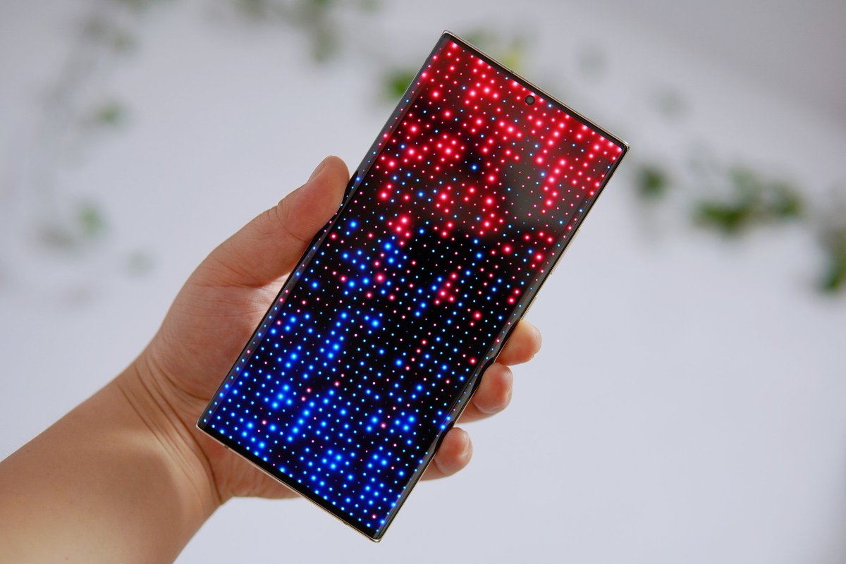 Khám phá chi tiết của thiết bị đẳng cấp Note20 Ultra từ Samsung với màn hình AMOLED 120Hz, pin dung lượng lớn và camera chụp ảnh chất lượng cao.