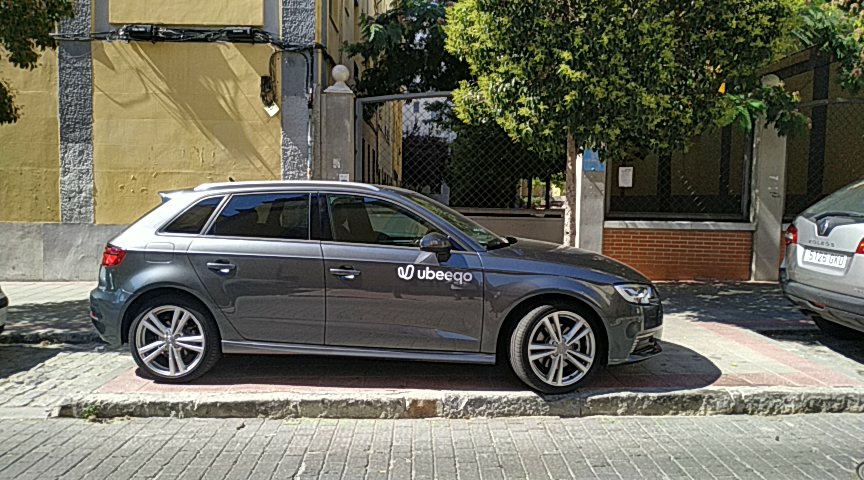Nuwanda_22's tweet photo. @policiademadrid @UbeeqoES calle Alejandro Saint Aubin, 6. Acaba de salir el conductor. https://t.co/nPYm2sgvVk