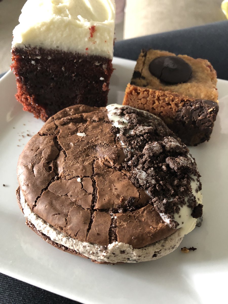 suit_ability's tweet photo. Always happy to support small businesses especially @CakeStoriesJes as such an amazing variety of choice. We will be back π #SupportSmallBusinesses #SupportLocalBusinesses #cake #foodheaven #sundaycheatday https://t.co/U4NFskYJRB