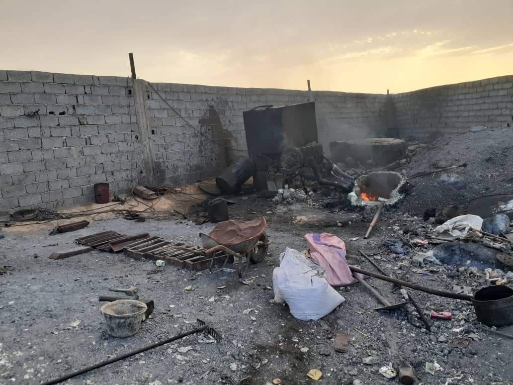 AlMukbir's tweet photo. Khums Security Directorate arrests a gangster who professes to steal electrical wires and smelting them.

#Khums #Libya #Security #Copper https://t.co/KWPoxHuiDb