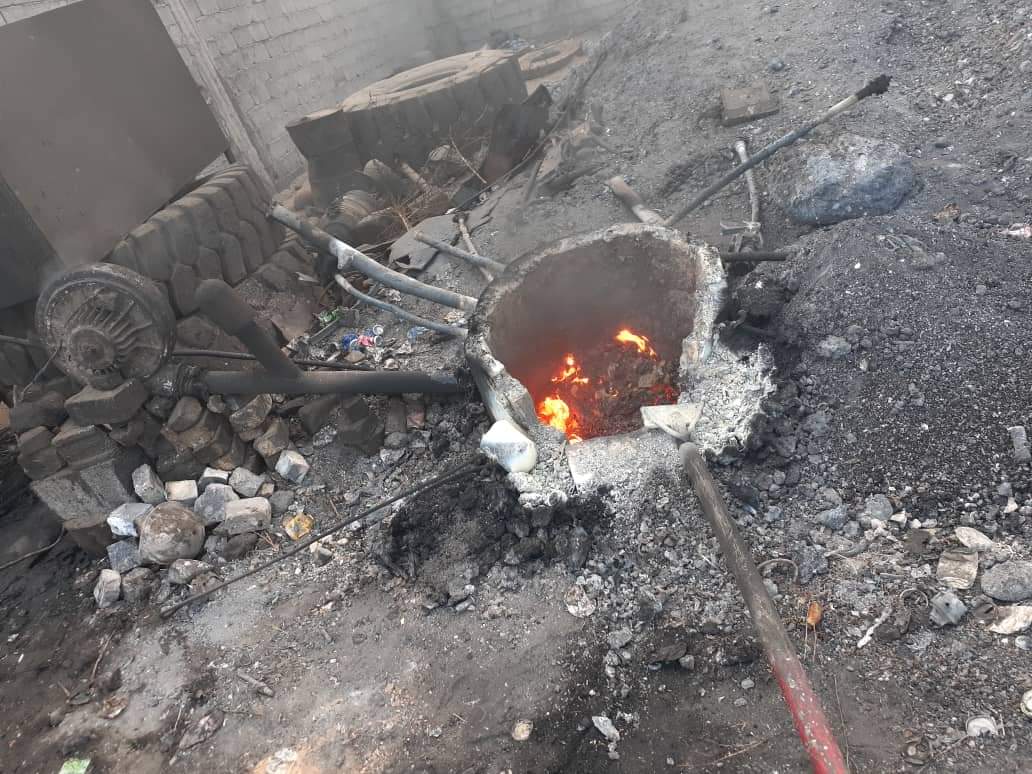 AlMukbir's tweet photo. Khums Security Directorate arrests a gangster who professes to steal electrical wires and smelting them.

#Khums #Libya #Security #Copper https://t.co/KWPoxHuiDb