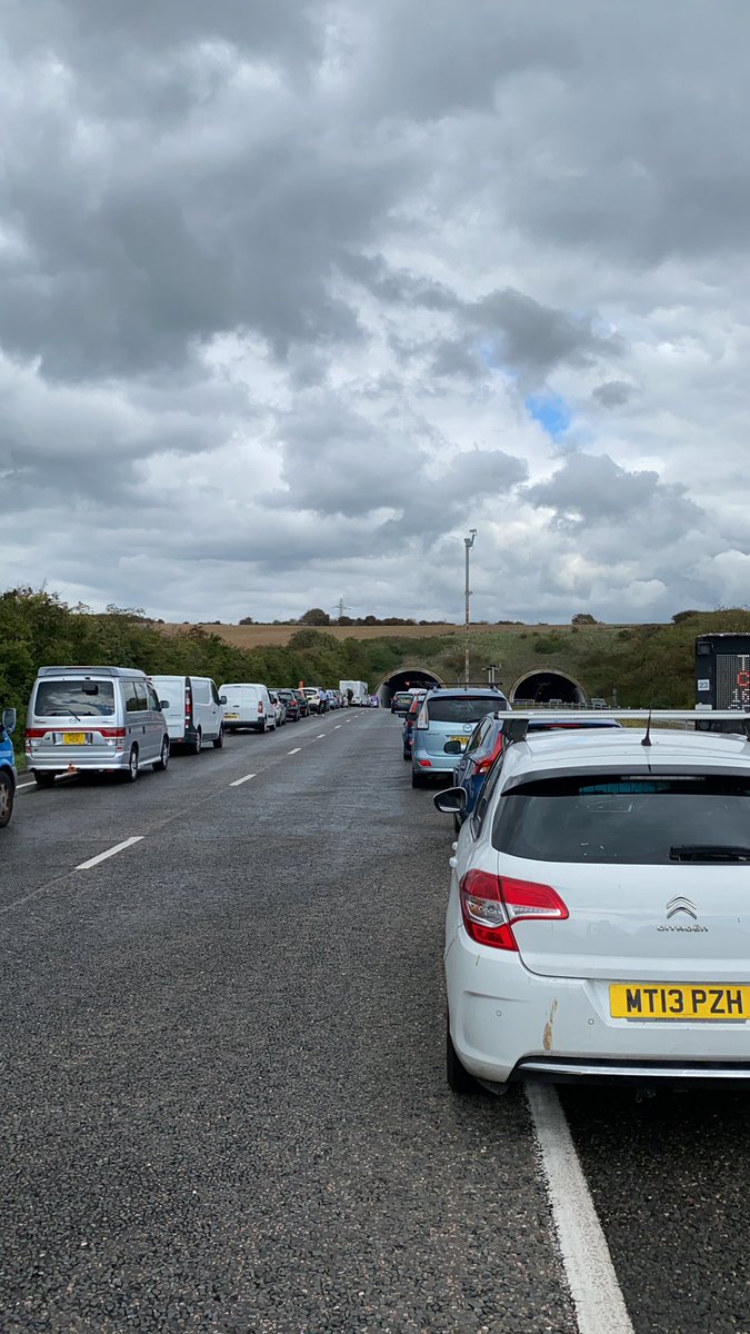 bileye's tweet photo. @SussexTW Traffic not being turned around.. https://t.co/XbsOVEm6y6
