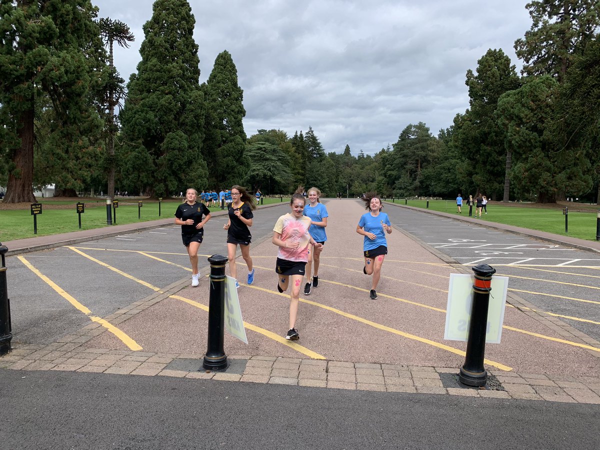 WellyAnglesey's tweet photo. The rest of the girls cross the line! #3rdform https://t.co/5P4AOLte1z