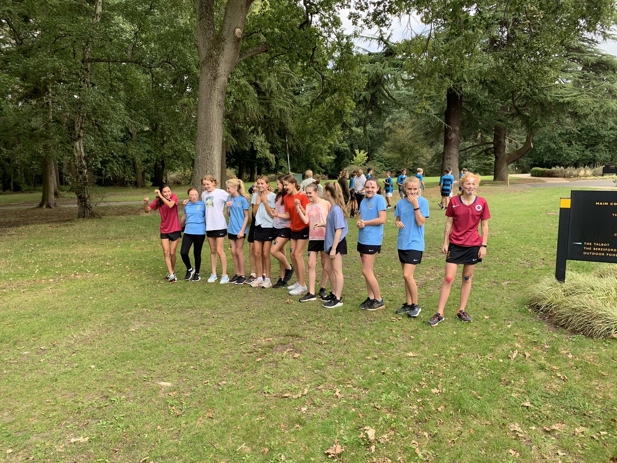 WellyAnglesey's tweet photo. The rest of the girls cross the line! #3rdform https://t.co/5P4AOLte1z