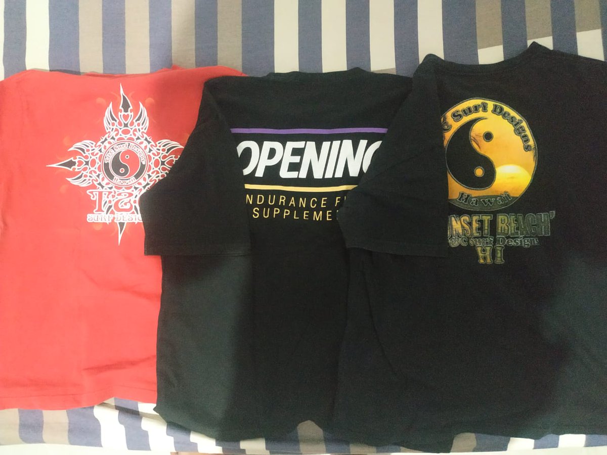 et_yours's tweet photo. @BintangNugroho Siapa tau kakak berminat kausnya ^^ 40k/each 
Size L (opening &amp; tc surf hitam)
Size M (tc surf merah) Dm aja ya ke @et_yours  https://t.co/WVUsqIhsJ7
