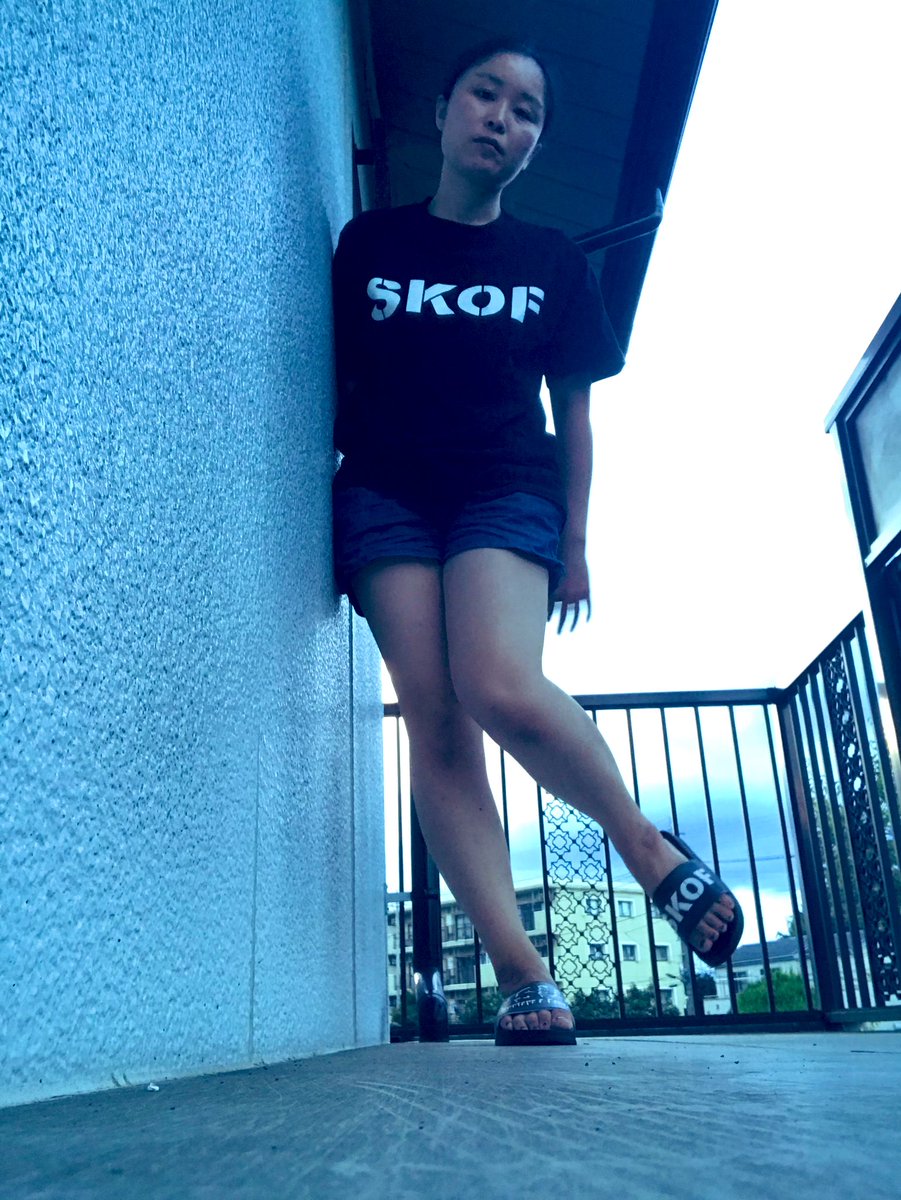mio_biou's tweet photo. サンダル！届きましたのよー！！
Tシャツも揃えてみたのよー！！！

スズキ先生のと柴ケンさんのカスタマイズしました！

ルンルンでコンビニ行った！
ただ、知らん人見たら『あの人、サンダル間違えてる』ってなってたかもって、帰ってから気がつきました。

#WSUC
#SKOF
#だけな時間
#だげなじ友の会 https://t.co/6NDRHXfwJ0