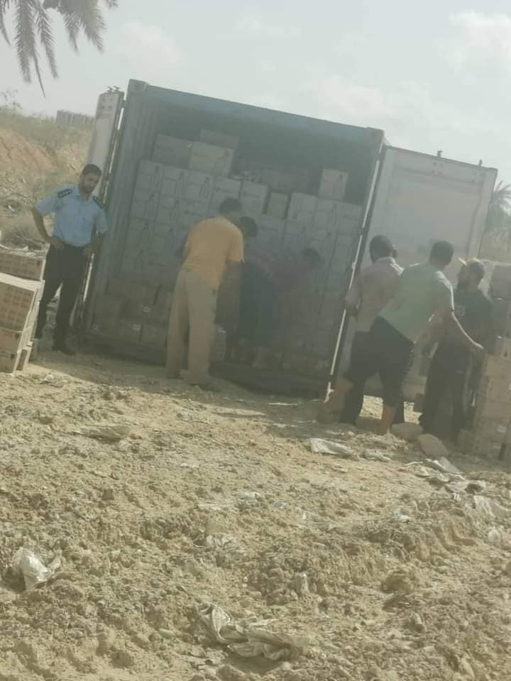 AlMukbir's tweet photo. A container entered the Tripoli port containing 13,000 bottles of wine in 650 boxes imported from Ukraine. This container entered the port on the basis of cleaning materials.

#Libya #Tripoli #GNA #Ukraine #Alcohol https://t.co/4qnpM9UKoK