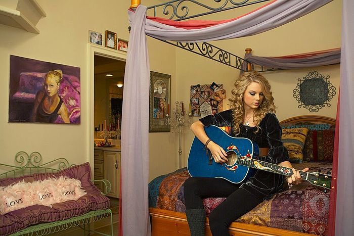 my favorite guitars that taylor swift has played over the years, a thread.