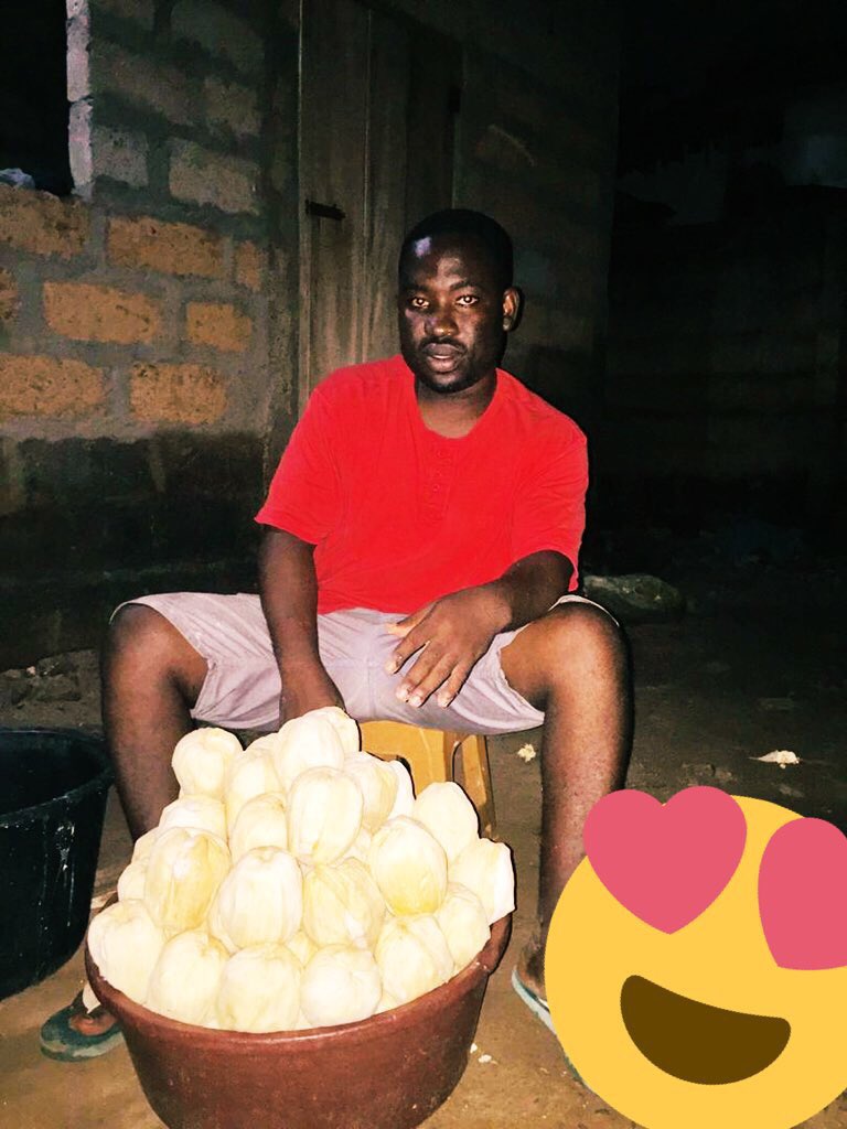 papaphio's tweet photo. RT is just a click..... my next customer might be on ur TL...Make broda man chop na ya br3 https://t.co/Q6ZYO25wnx